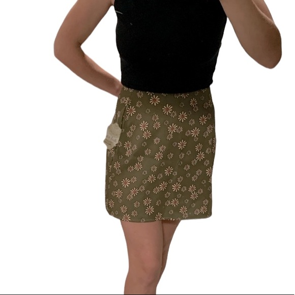 Altar'd State Dresses & Skirts - NWT Altar’d State fun floral mini skirt